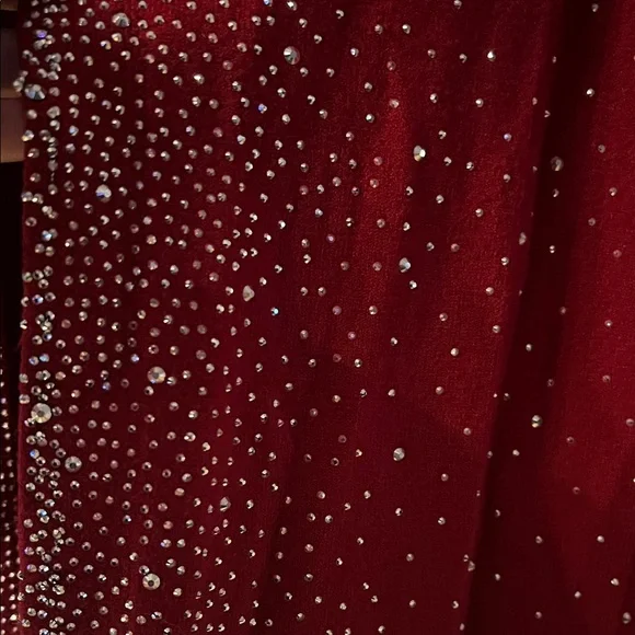 Elegant Red Cardigan with Sparkling Details - Picture 2 of 4